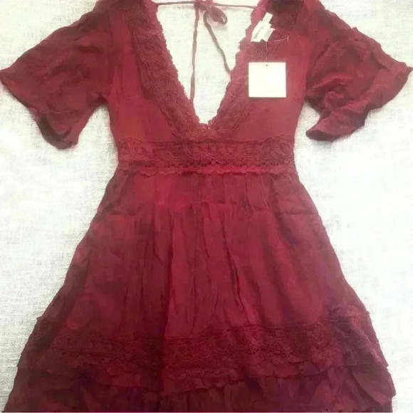 Showpo. Dresses & Skirts - NWT Showpo Dress